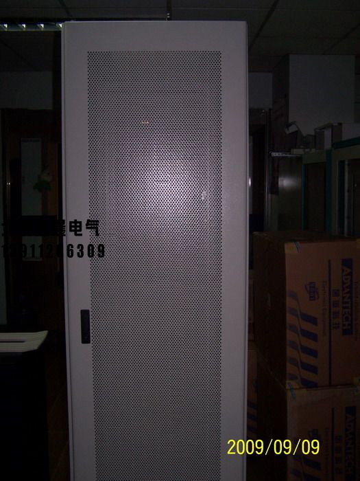 XC加寬服務(wù)器機(jī)柜。3.jpg